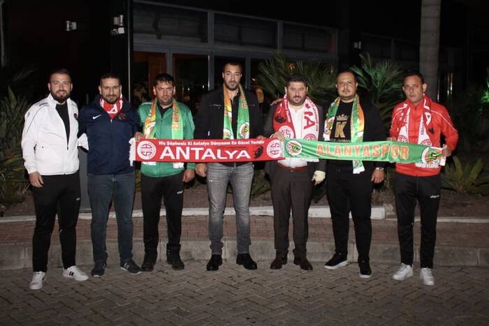 Taraftar grupları dostluk yemeğinde buluştu