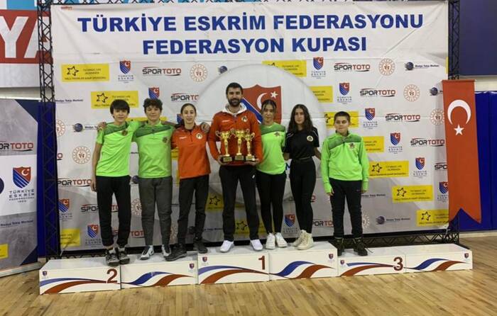 Eskrimcilerimiz Ankara'dan 3 kupayla döndü