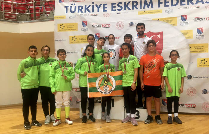 Eskrim takımımız Konya'dan 5 madalyayla döndü