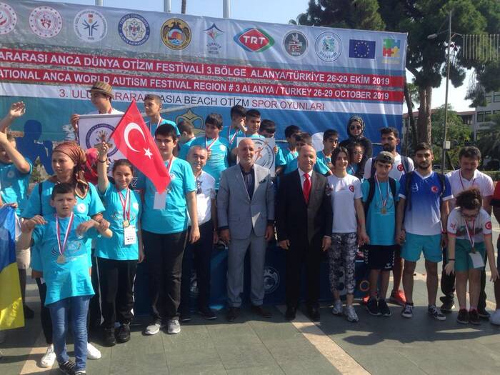 Başkanımız özel sporculara kupa ve madalyalarını verdi