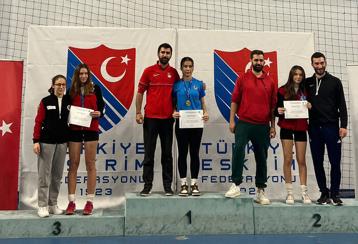 Eskrimcilerimizden 3 madalya